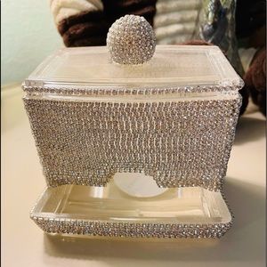 New cotton swab holder with clear crystals